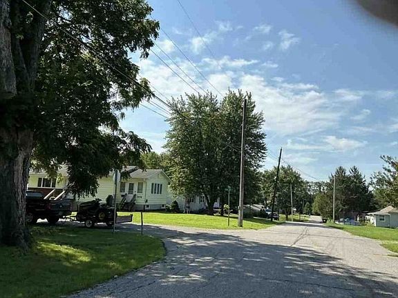 Exterior Neighborhood (street photo)