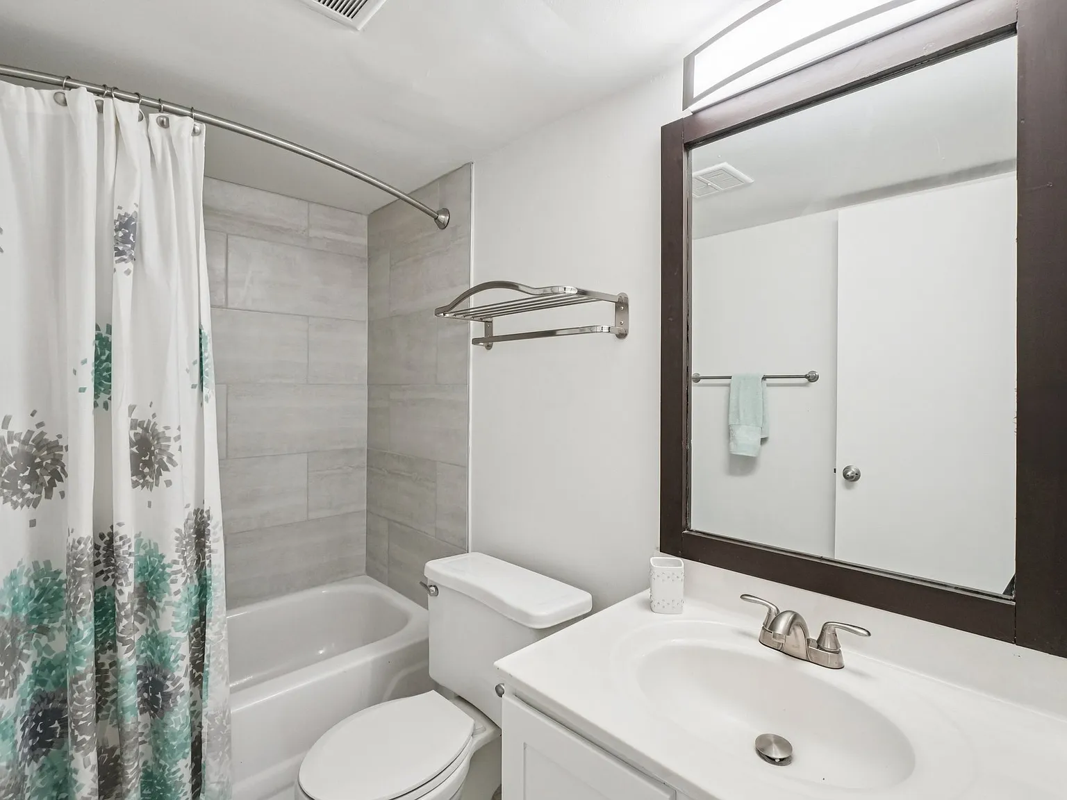 The Wind Song Apartments — Photo 3