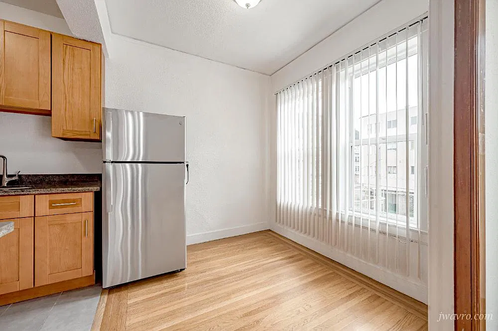 Bright Remodeled Inner Sunset Studio w/ HW Floors! — Photo 4