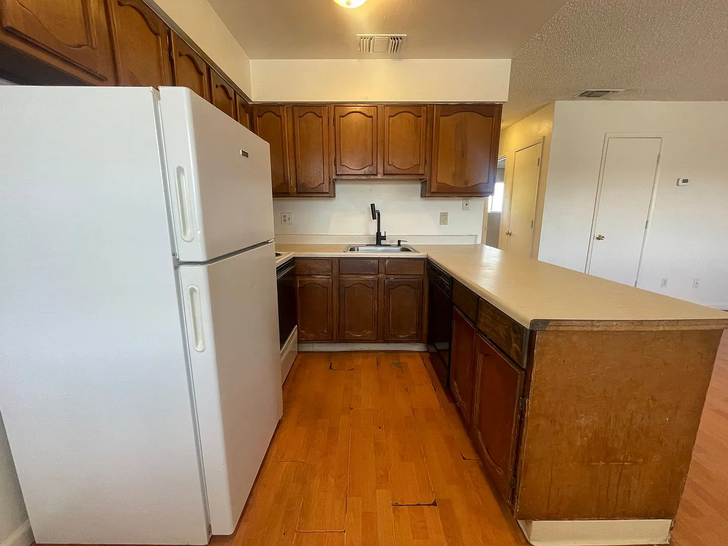 2 Bedroom 1 Bathroom — Photo 3