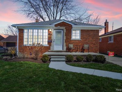 22427 Trombly St, Saint Clair Shores, MI, 48080