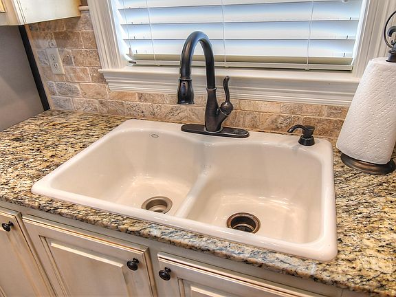 5th image of 113 Autumnbrook Dr