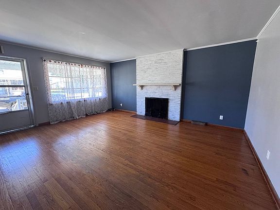 3rd image of 927 9th St