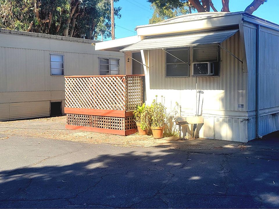 2nd image of 520 Pine Ave Space 2