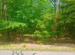 Oak Ridge Dr, Milford, PA 18337