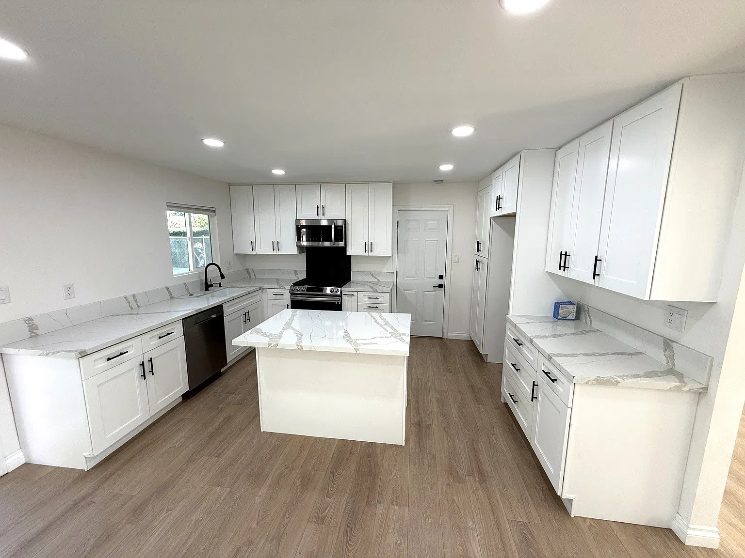 4 bed, 1463 sqft, $4,350 — Photo 4