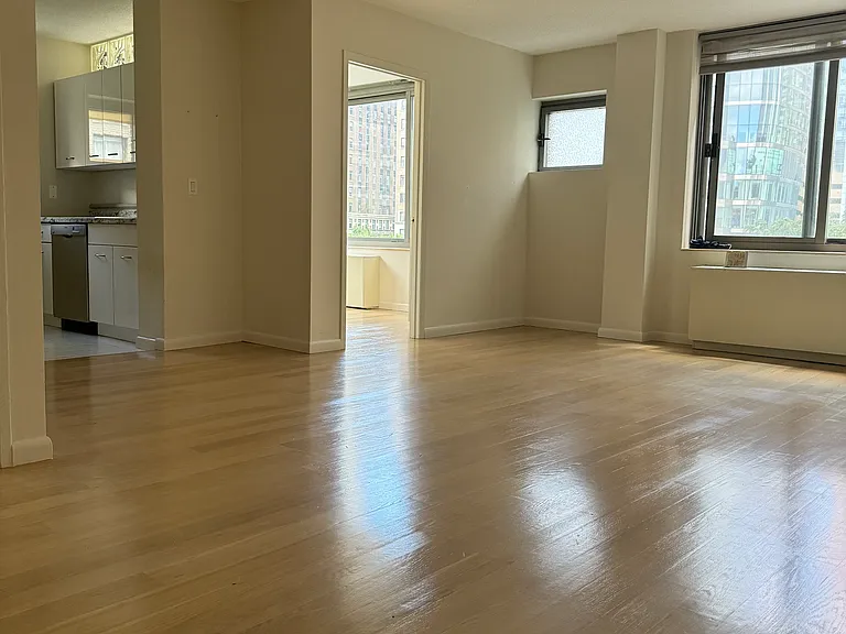 2 S End Ave #4I — Photo 1