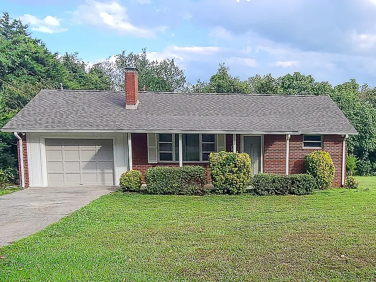 732 Davis Dr — Photo 1