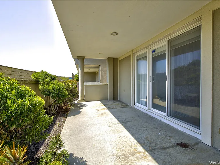 1051 Oceanfront #6 — Photo 30