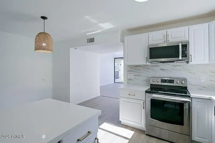 2 bed, 1.0 bath, 960 sqft, $2,000 — Photo 3
