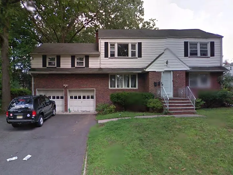 27 Woods Ave #1F — Photo 1