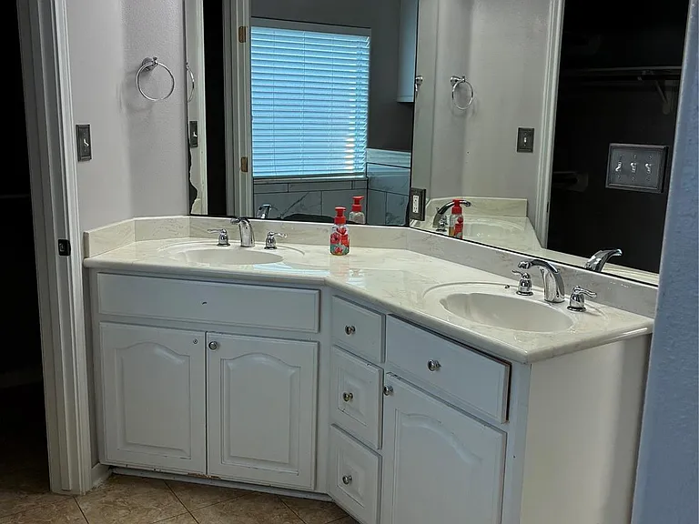 14049 Overstreet Dr — Photo 18
