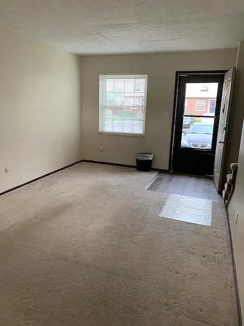 2 bed, 896 sqft, $1,150 — Photo 3
