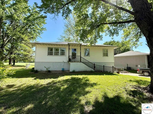 604 W Clover Dr, Clinton, MO 64735