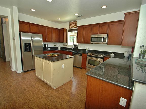 3rd image of 20872 W WYCLIFF Drive