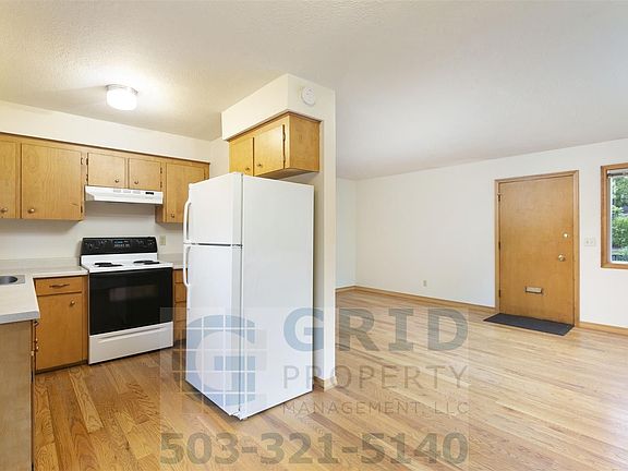 3rd image of 2204-2206 SE Woodward St