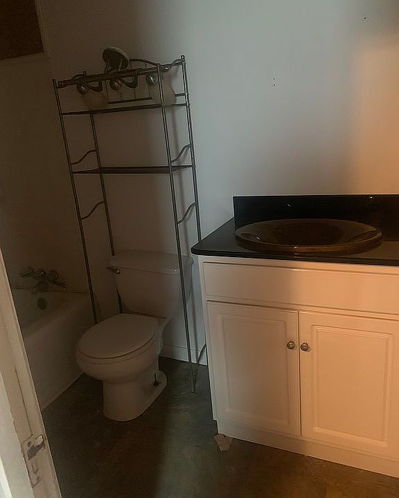 1st image of 427 N 3rd St