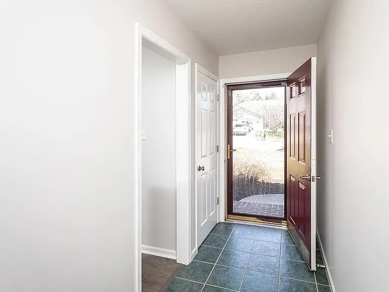 348 Diana Ct — Photo 13