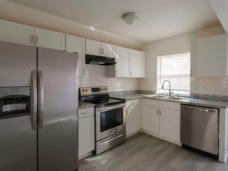 Golden Gate Townhomes — Photo 67