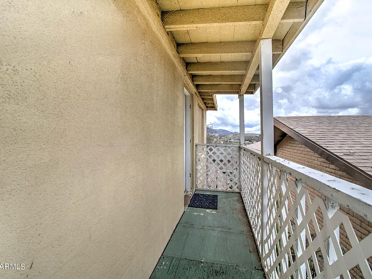 877 E Sycamore St #D — Photo 2