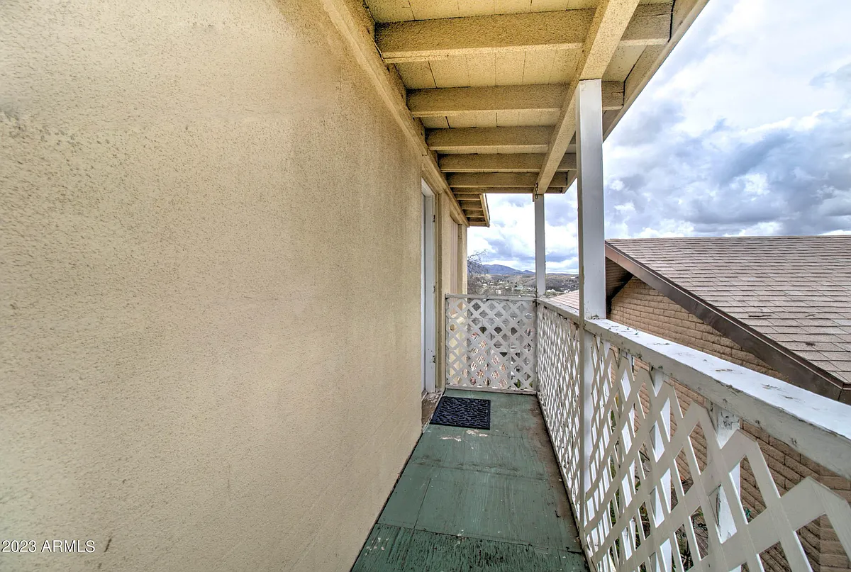 Building Photo - 877 E Sycamore St #D