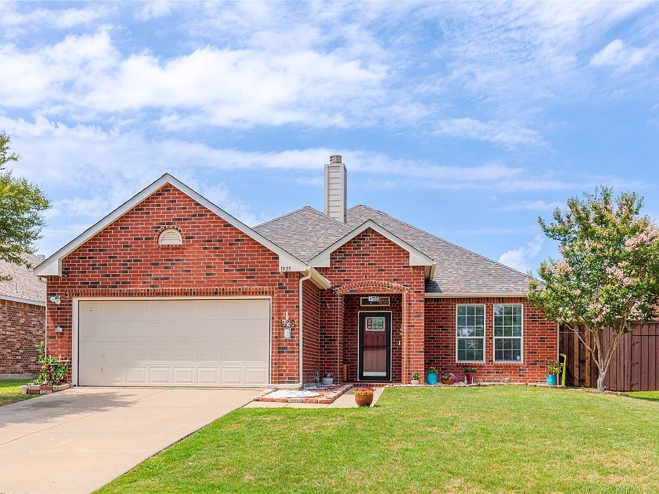 1st image of 1925 Silver Leaf Dr