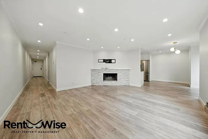 2 bed, 2.0 bath, 1153 sqft, $6,750 — Photo 4