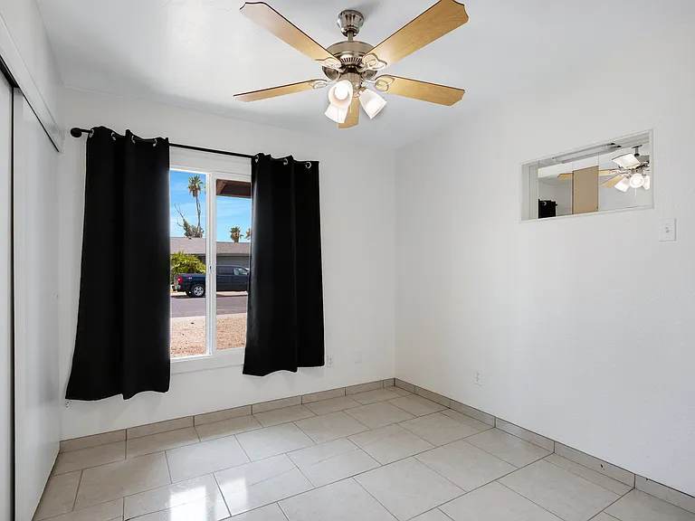 2056 W Des Moines Cir — Photo 28