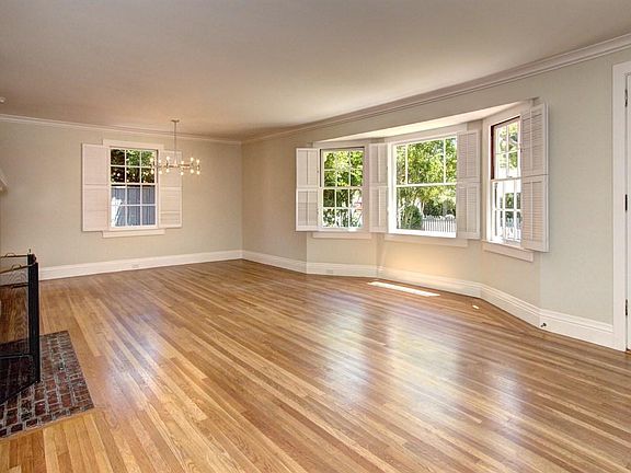 3rd image of 563 Lowell Ave