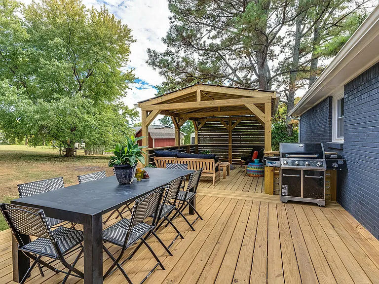 121 Dennis Rd — Photo 16