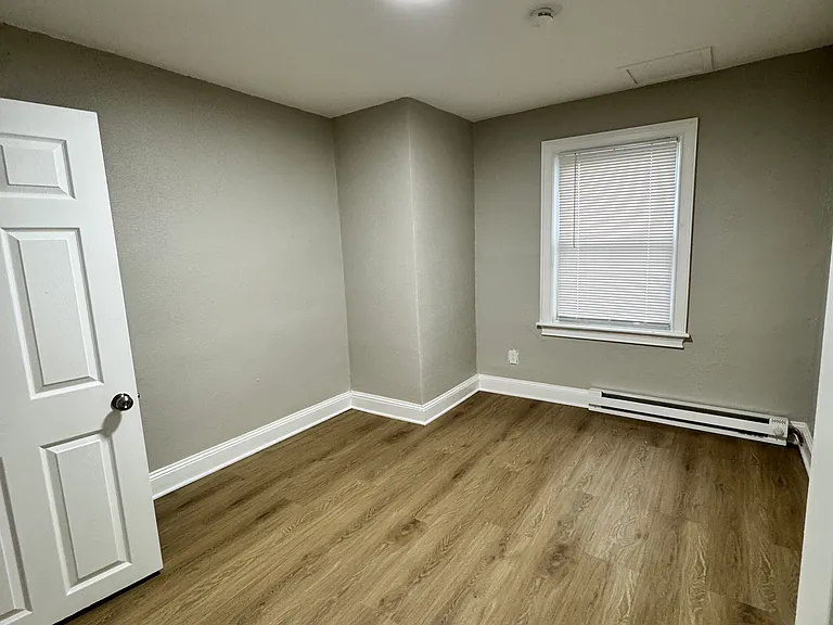 218 N Clayton St — Photo 10