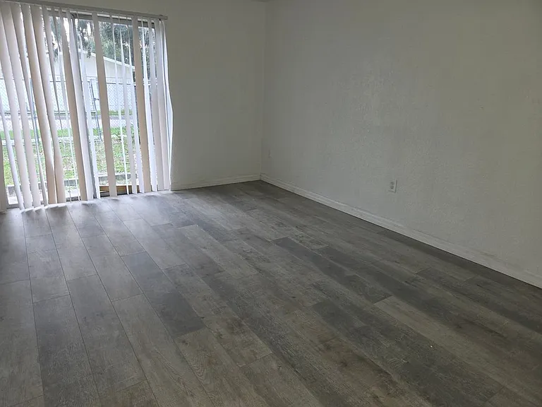 1033 W Sumner St — Photo 4