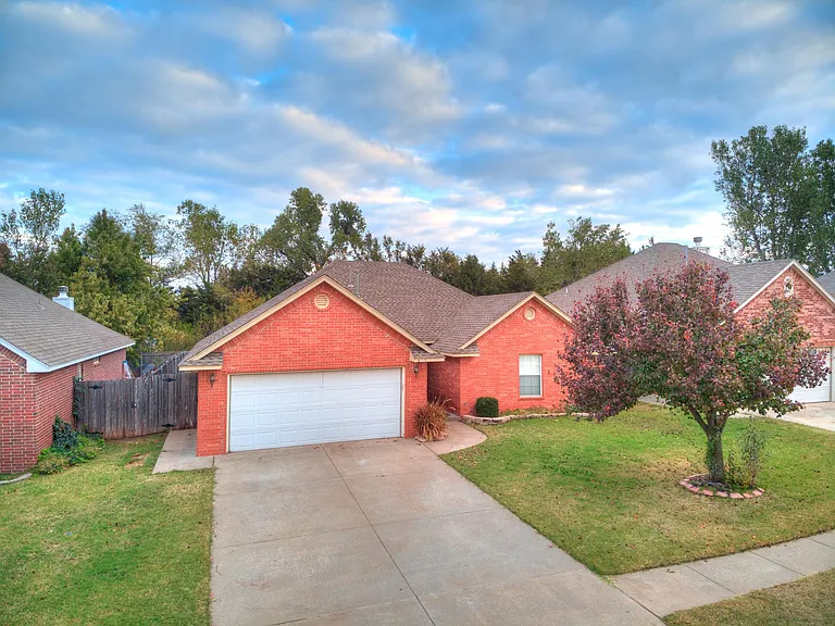613 Katelyn Ln — Photo 32