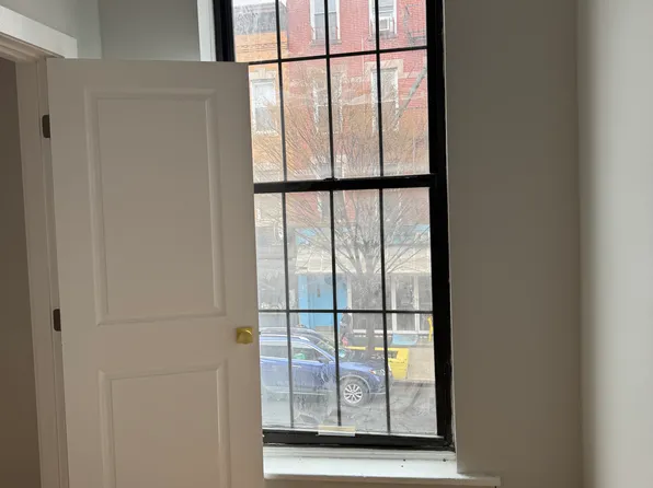 275 Smith Street image 6 of 13