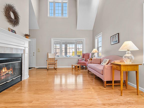 5th image of 24 Spring Pond Circle