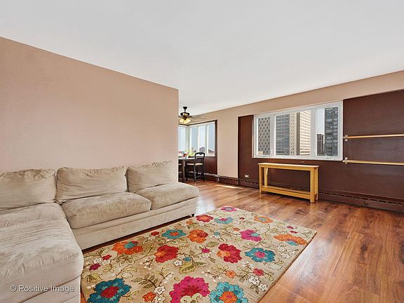 4th image of 700 W Bittersweet Pl APT 806