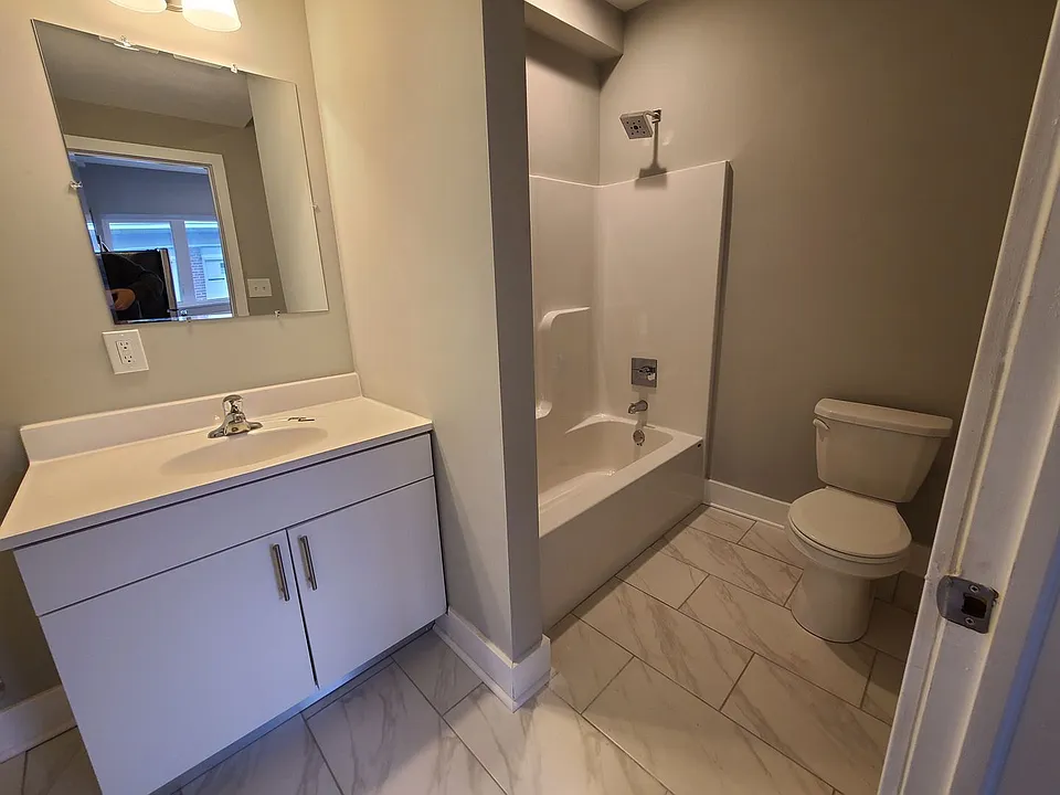 5524 Pulaski Ave #7