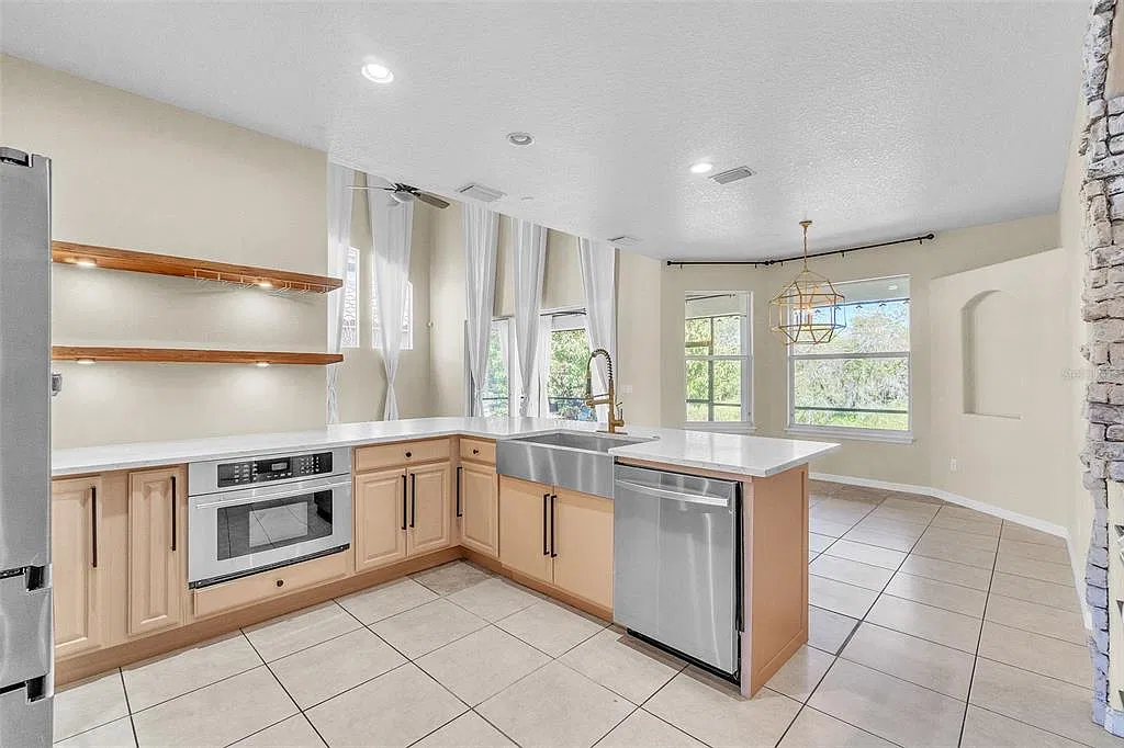 5 bed, 4.0 bath, 3091 sqft, $4,400 — Photo 4