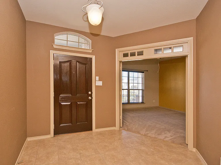 3205 Buckthorn Ln — Photo 2