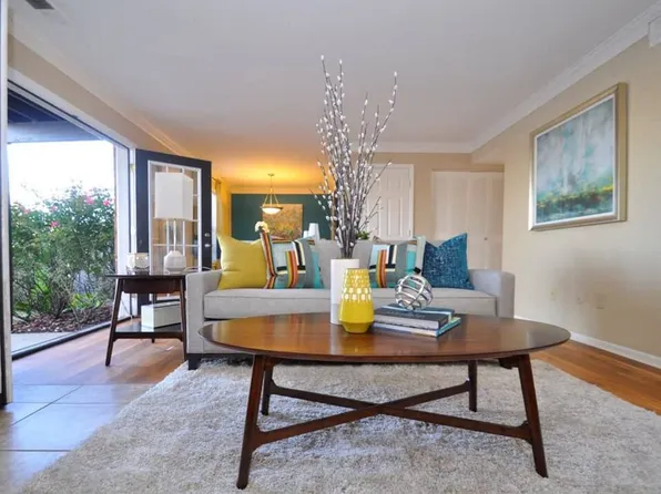 Pavilion Lakes Apartments