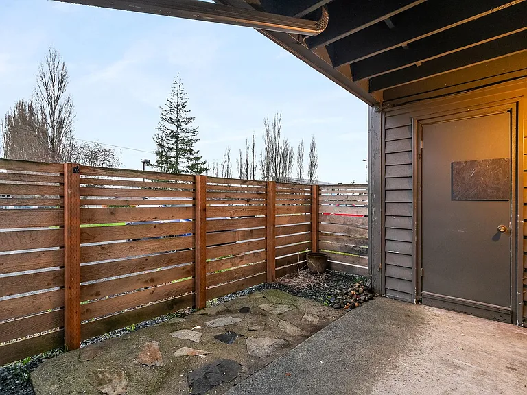 1607 Carolina St — Photo 19