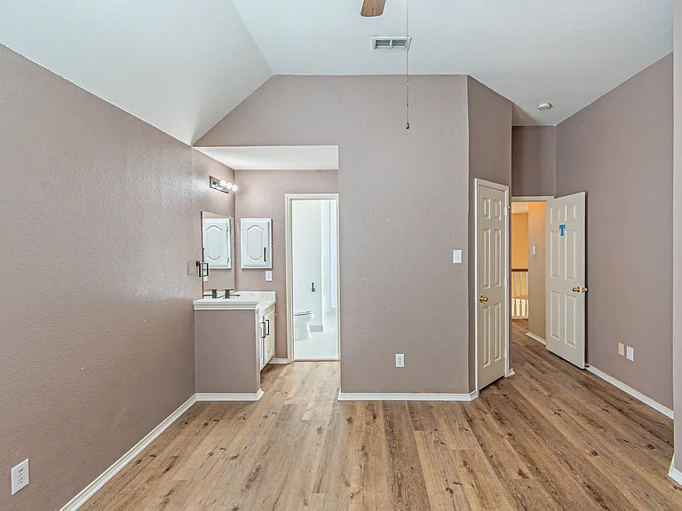 2425 Kittyhawk Dr — Photo 32