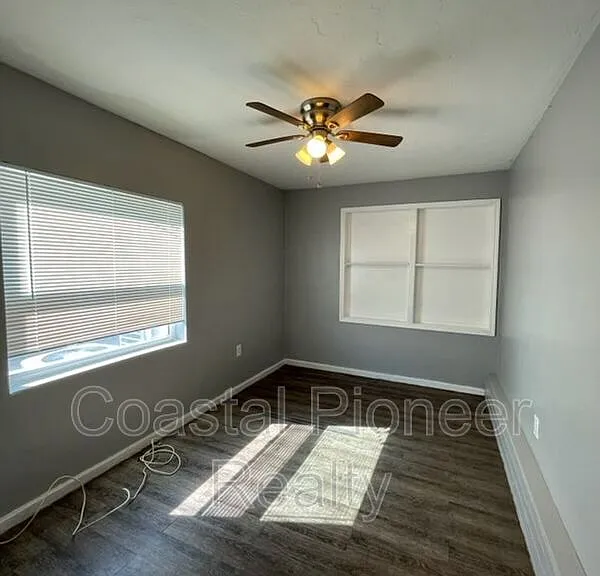 1227 Fargo St S #1 — Photo 4