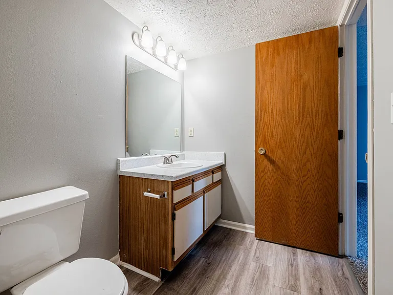 Applewood Pointe Apartments — Photo 31