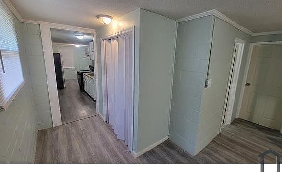 4th image of 832 Woodard Ave