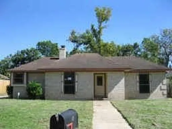 128 Daffodil St, Lake Jackson, TX 77566