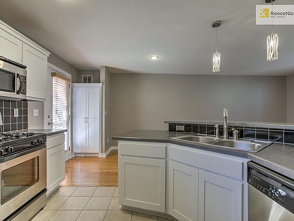 5th image of 4536 Jefferson St APT 2-B