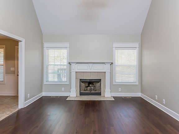 3rd image of 220 Gatewood Dr