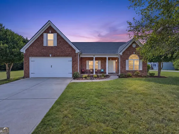 24 Feldspar Dr, Jefferson, GA 30549