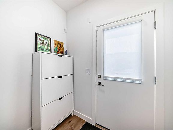 4th image of 280 E Chelsea Rd #604